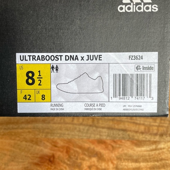 NWT - JUVENTUS FC X ULTRABOOST DNA 'FOOTBALL PACK' - 8.5 - Picture 6 of 7